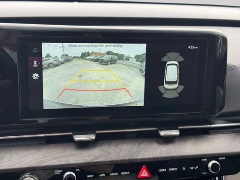 Used 2024 Kia Carnival EX FWD image 27