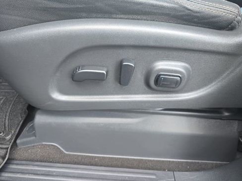 Used 2019 Nissan Titan SV w/ SV Convenience Package image 27