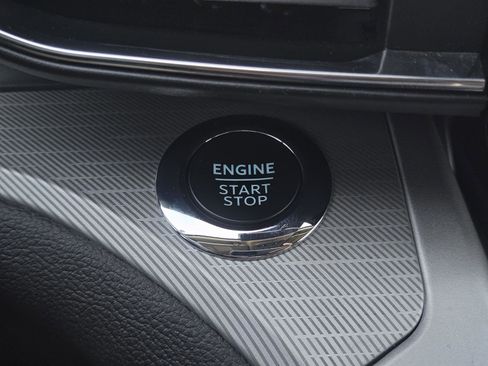 Used 2023 Ford Explorer XLT w/ Equipment Group 202A image 19