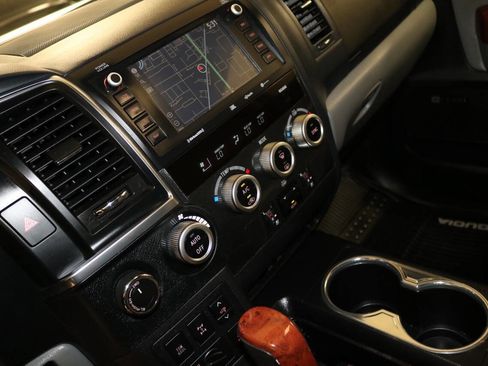 Used 2020 Toyota Sequoia Platinum image 39