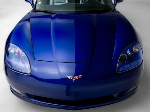 Used 2005 Chevrolet Corvette Coupe w/ Preferred Equipment Group RWD image 35