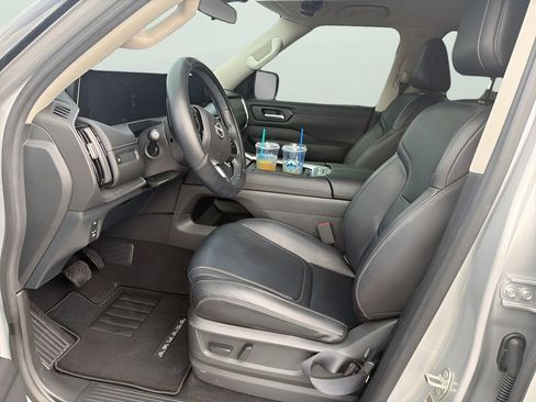 Used 2025 Nissan Armada SV RWD image 6