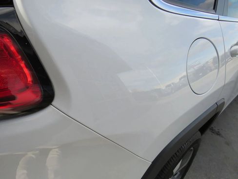 Used 2020 Jeep Cherokee Limited image 31