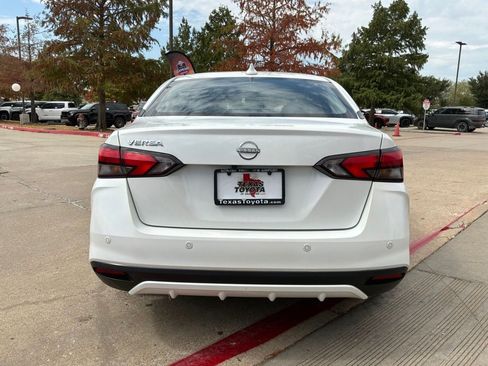 Used 2025 Nissan Versa SV FWD image 7