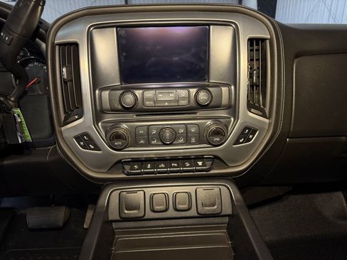 Used 2017 GMC Sierra 2500 SLT w/ Duramax Plus Package AWD/4WD image 10