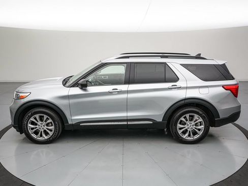 Certified 2023 Ford Explorer XLT w/ Equipment Group 202A AWD/4WD image 7