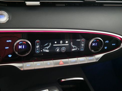 Used 2023 Genesis GV70 2.5T w/ Sport Prestige Package image 23