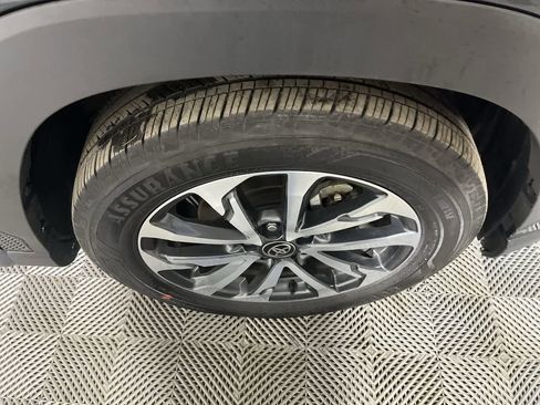 Used 2025 Toyota Corolla Cross XLE image 10