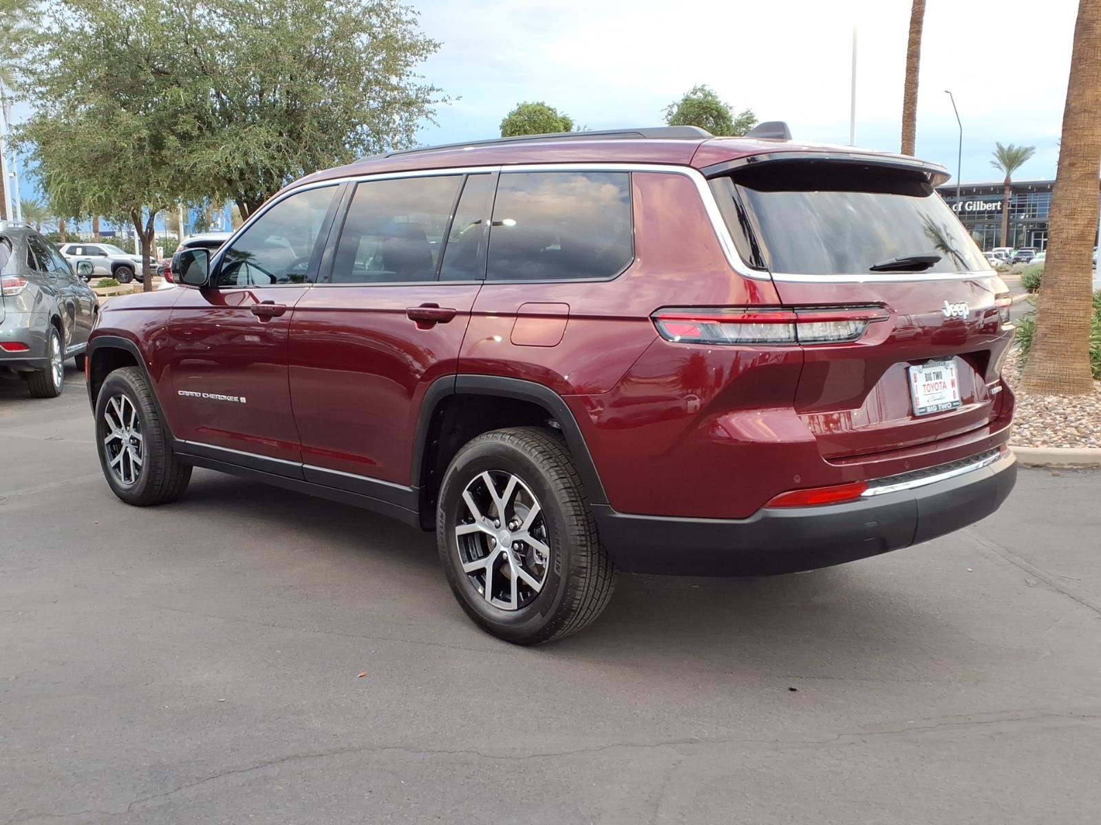 Used 2025 Jeep Grand Cherokee L Limited w/ Trailer Tow Package RWD image 6