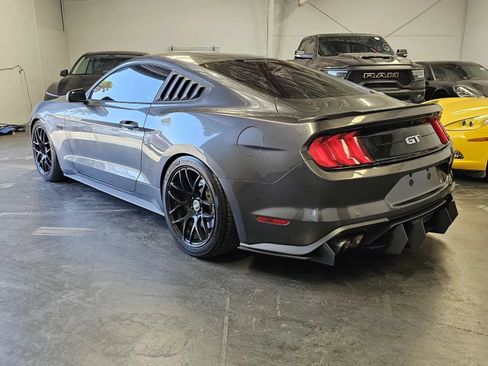 Used 2018 Ford Mustang GT RWD image 2