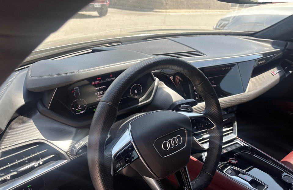 Used 2022 Audi RS e-tron GT w/ Carbon Performance Package AWD/4WD image 4