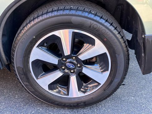 Used 2018 Subaru Forester 2.5i Premium w/ All-Weather Package image 39