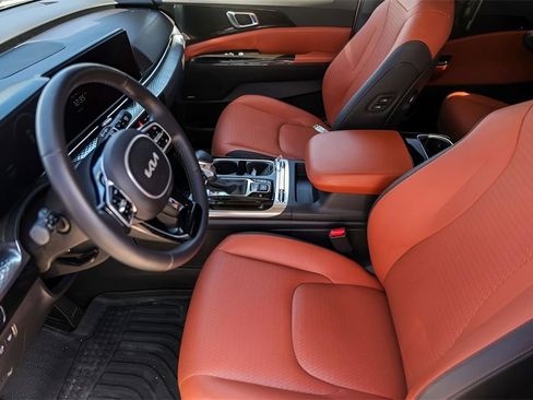 Used 2023 Kia Carnival SX Prestige image 9