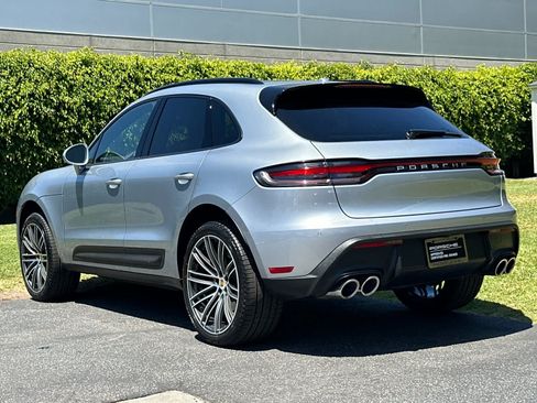 Used 2026 Porsche Macan AWD/4WD image 3