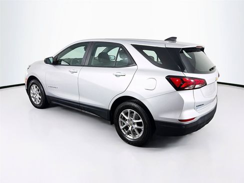 Used 2022 Chevrolet Equinox LS AWD/4WD image 9