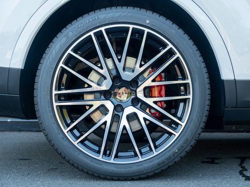 New 2026 Porsche Cayenne S image 14