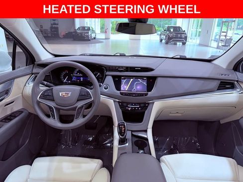 Used 2017 Cadillac XT5 Luxury w/ Driver Awareness Package FWD image 11