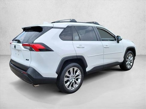 Used 2020 Toyota RAV4 XLE Premium FWD image 5