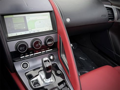 Used 2022 Jaguar F-TYPE Convertible image 27