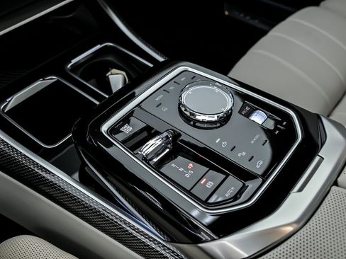 Used 2025 BMW 760i xDrive w/ Executive Package image 36