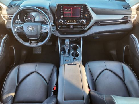 Used 2021 Toyota Highlander XLE image 31