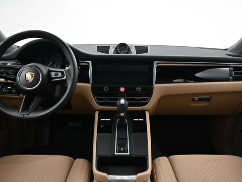 Used 2026 Porsche Macan image 9