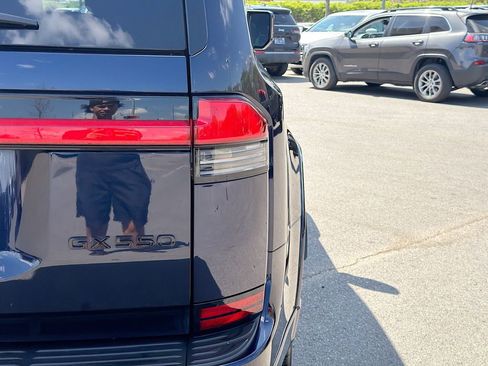 Used 2025 Lexus GX 550 w/ Accessory Package (2T) image 11