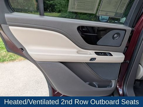 Used 2020 Lincoln Aviator Reserve w/ Elements Package Plus AWD/4WD image 40