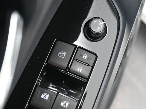 Used 2016 Toyota Prius Three Touring image 11