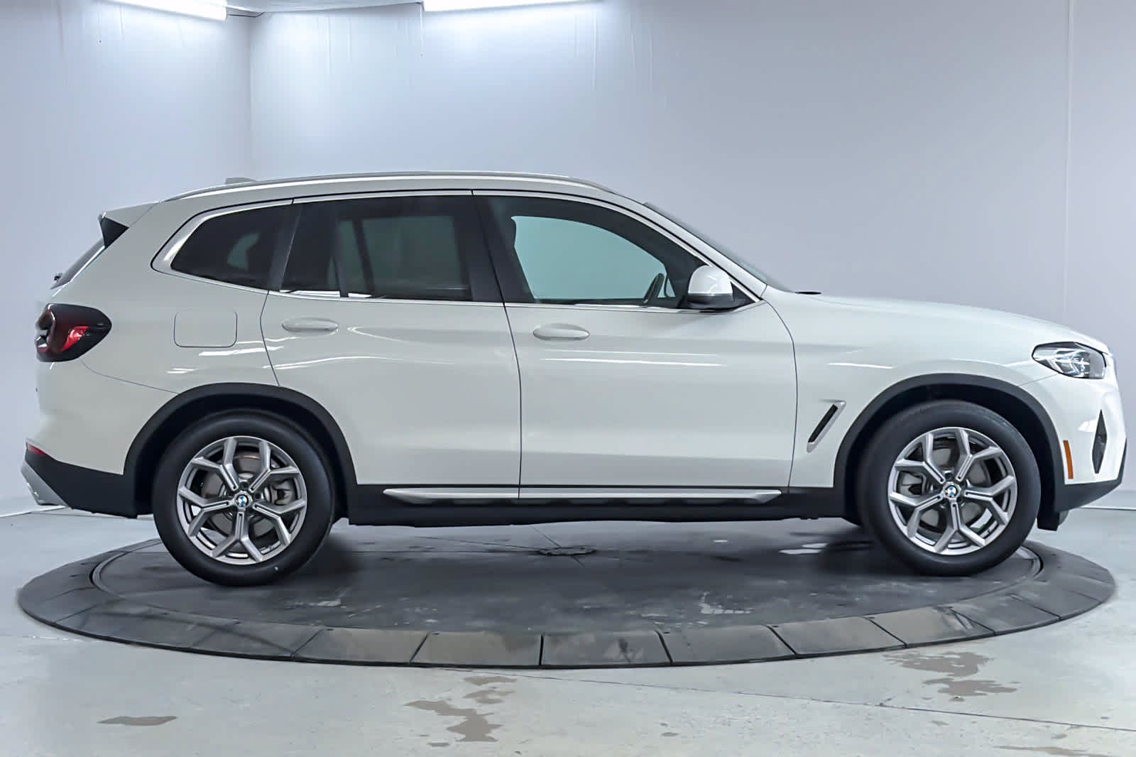 Used 2024 BMW X3 xDrive30i w/ Premium Package AWD/4WD image 8