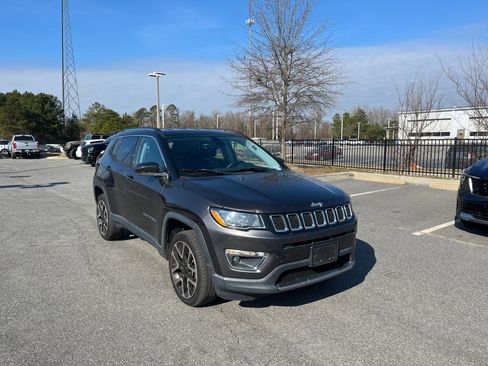 Used 2018 Jeep Compass Limited image 2