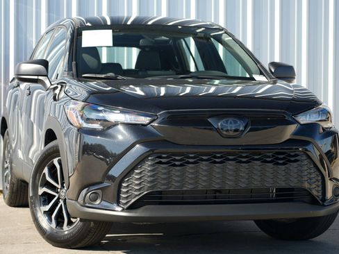 Used 2025 Toyota Corolla Cross AWD Hybrid image 2