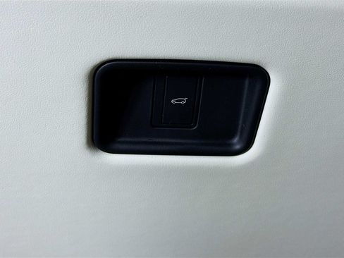 Used 2024 Land Rover Range Rover SE AWD/4WD image 10