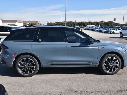 New 2026 Lincoln Nautilus Reserve image 5