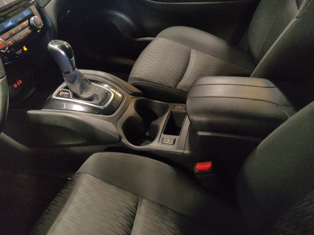 Used 2020 Nissan Rogue SV FWD image 26