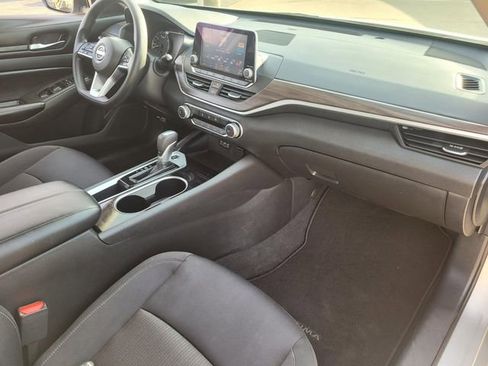 Used 2024 Nissan Altima 2.5 SV image 8