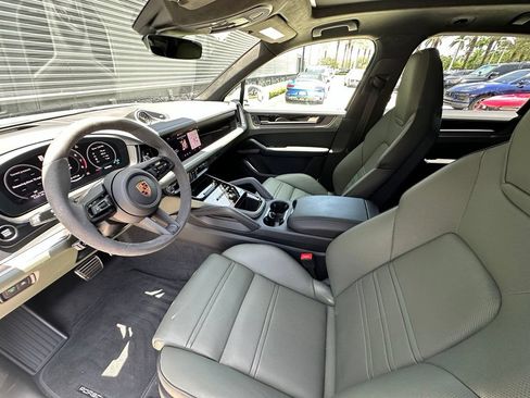 Certified 2026 Porsche Cayenne GTS AWD/4WD image 4