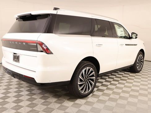 New 2025 Lincoln Navigator Black Label AWD/4WD image 23