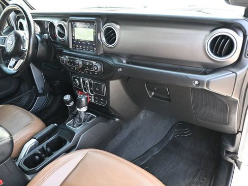 Used 2020 Jeep Gladiator Rubicon AWD/4WD image 15