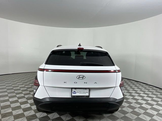 Used 2025 Hyundai Kona SEL FWD image 4