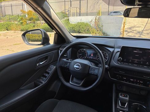 Used 2025 Nissan Rogue SV image 36