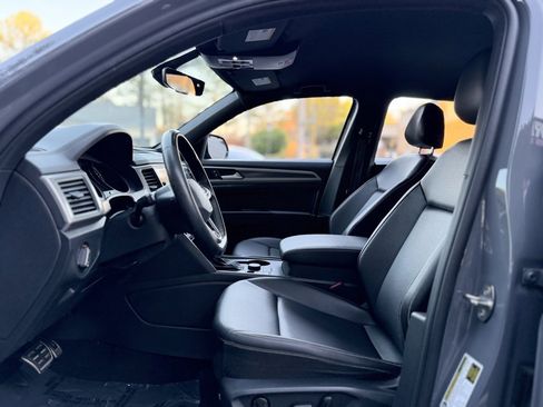 Used 2020 Volkswagen Atlas Cross Sport SE image 25