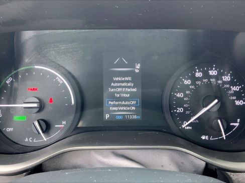 Used 2024 Toyota Sienna LE FWD image 25