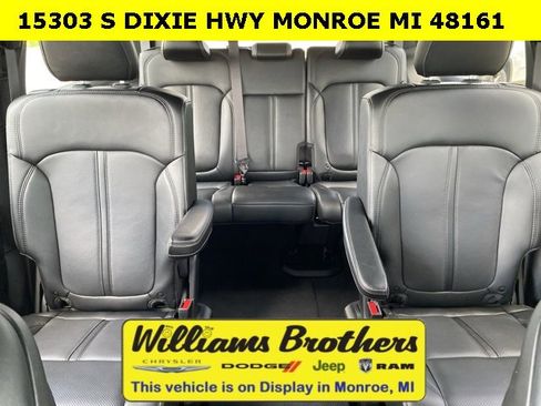 Used 2024 Jeep Wagoneer Series II w/ Flexible Seating Group image 25