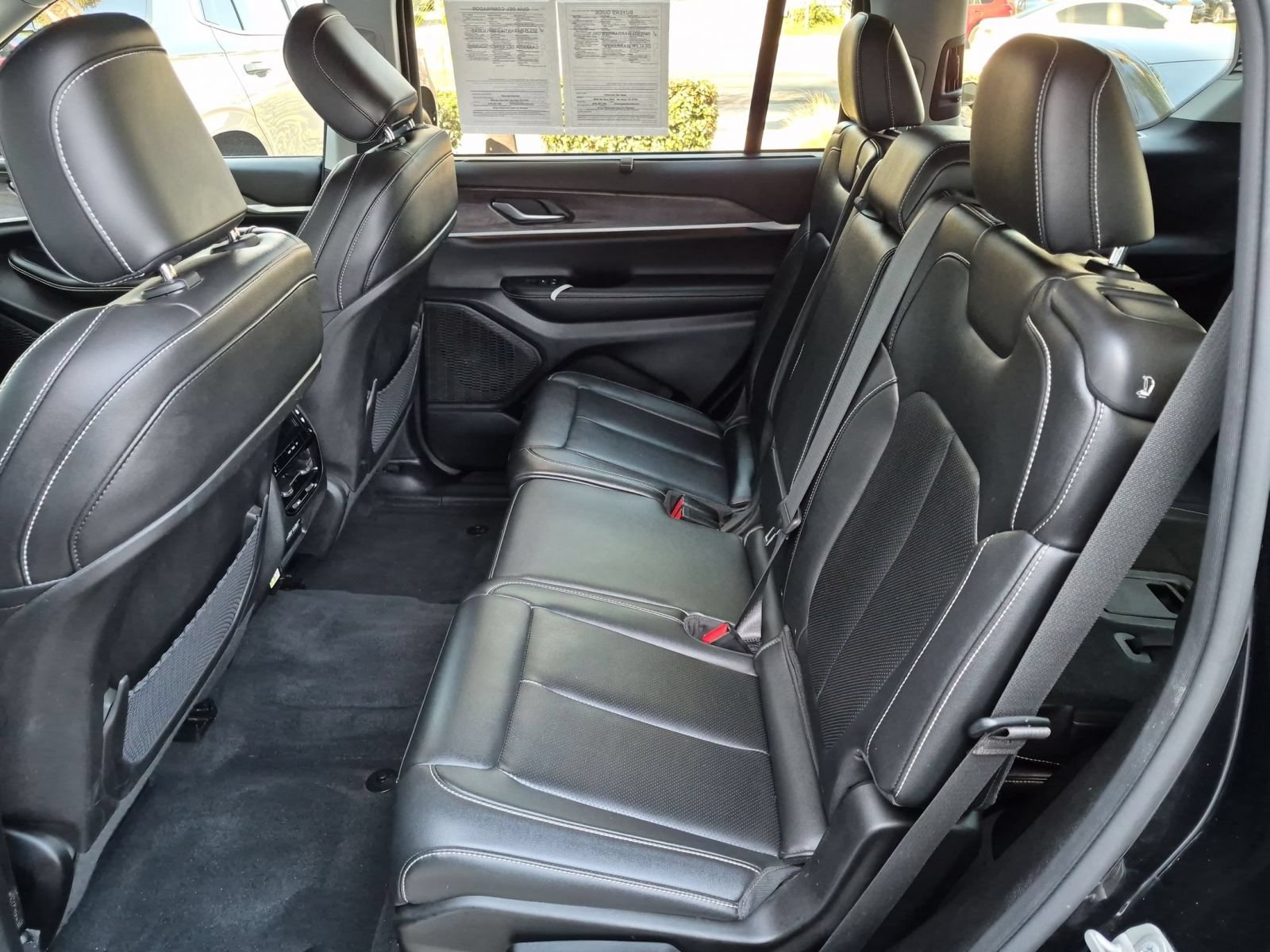 Used 2023 Jeep Grand Cherokee L Limited w/ Luxury Tech Group II RWD image 24