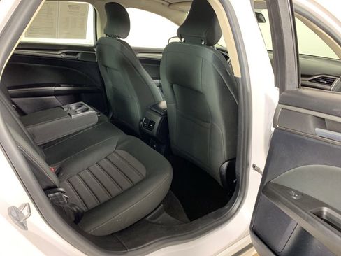 Used 2019 Ford Fusion SE image 34