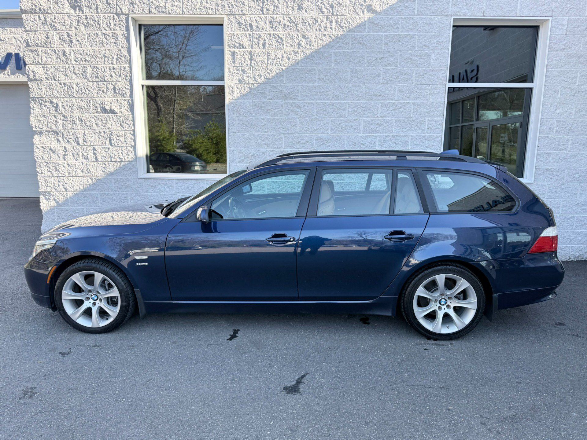 Used 2009 BMW 535i xDrive Wagon AWD/4WD image 6