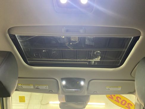 Used 2022 Kia Seltos SX w/ Sunroof Package image 16