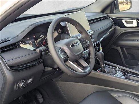 New 2026 Jeep Compass Latitude image 3