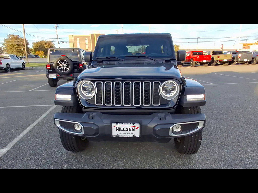 Used 2026 Jeep Wrangler Unlimited Sahara AWD/4WD image 3